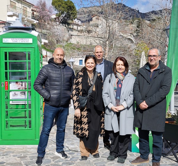 Οι ιστορικοί τηλεφωνικοί θάλαμοι  Cyta αναβιώνουν ως «Χρονοκάψουλες»  και διηγούνται την ιστορία τους Παρουσίαση του έργου στον Αγρό